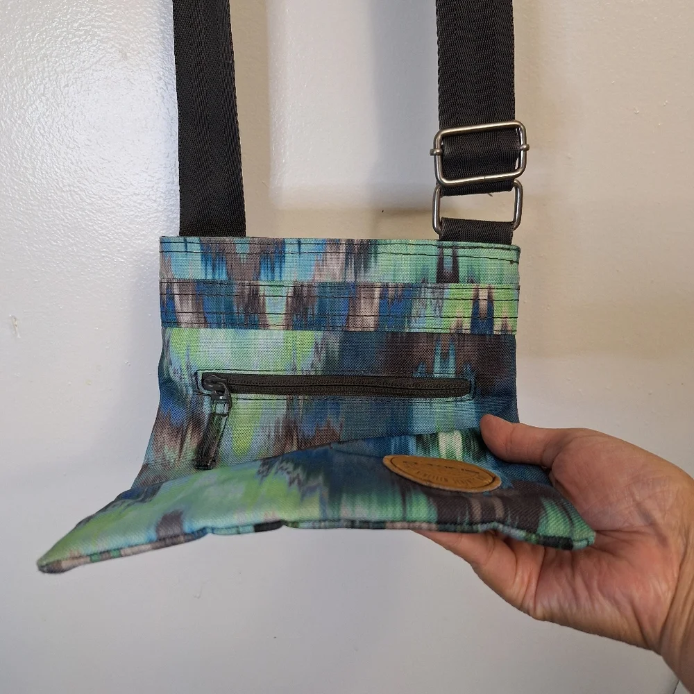 Dakine Jive Crossbody Bag Tie Dye Artsy Coastal Summer Colorful Lightweight - Picture 6 of 16